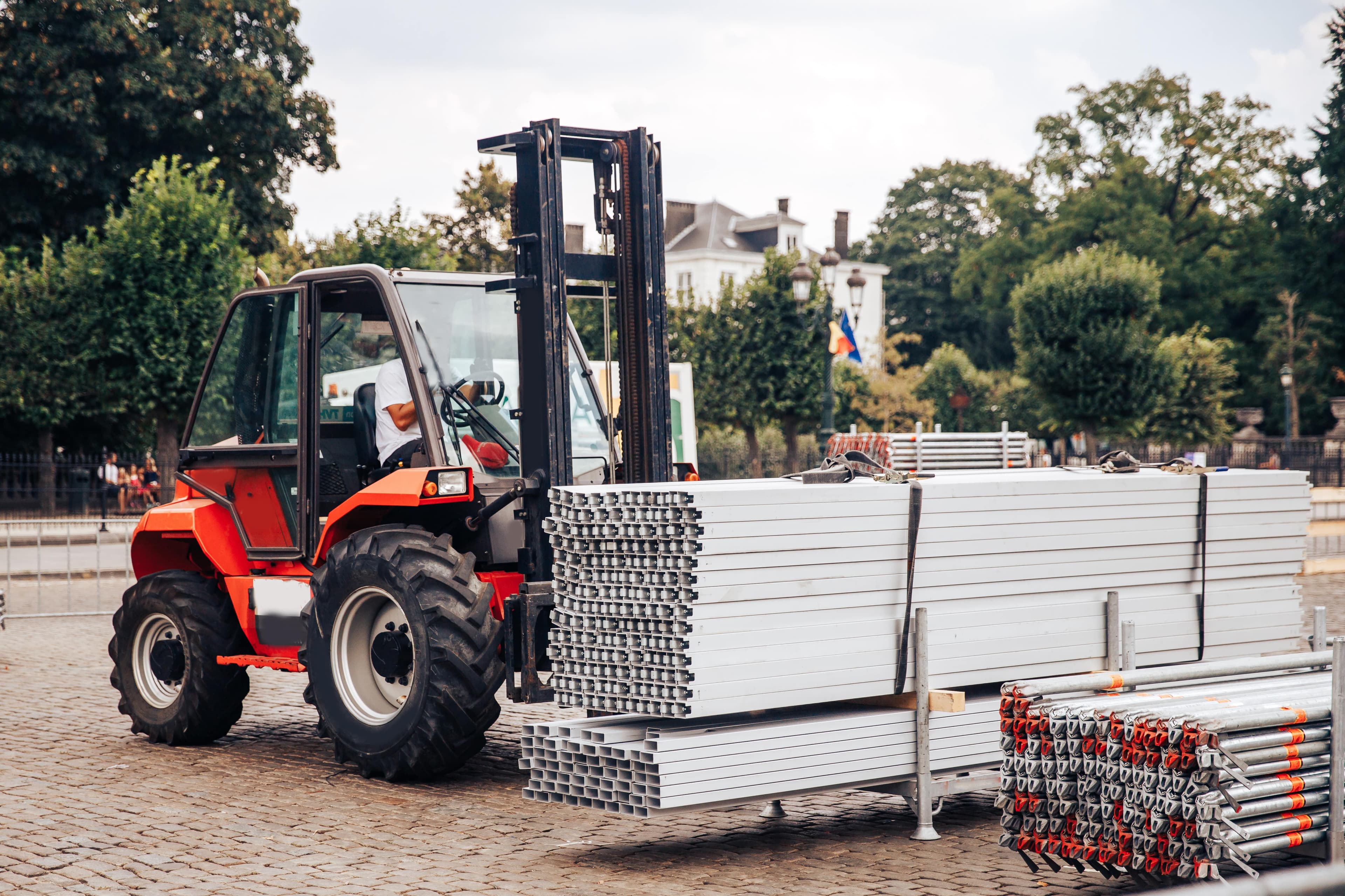 How to manage seasonal delivery peaks with route optimization software