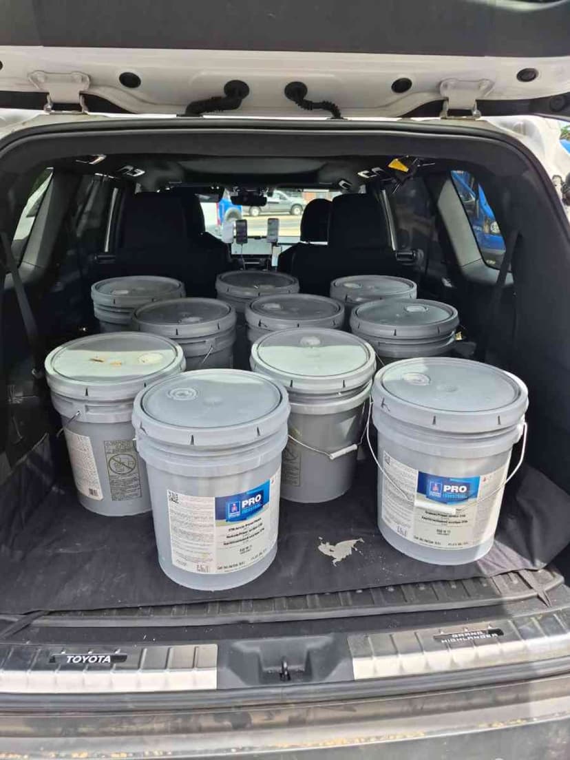 Toyota Highlander trunk loaded with 5-gallon Sherwin-Williams paint pails for a Curri same-day supply pickup